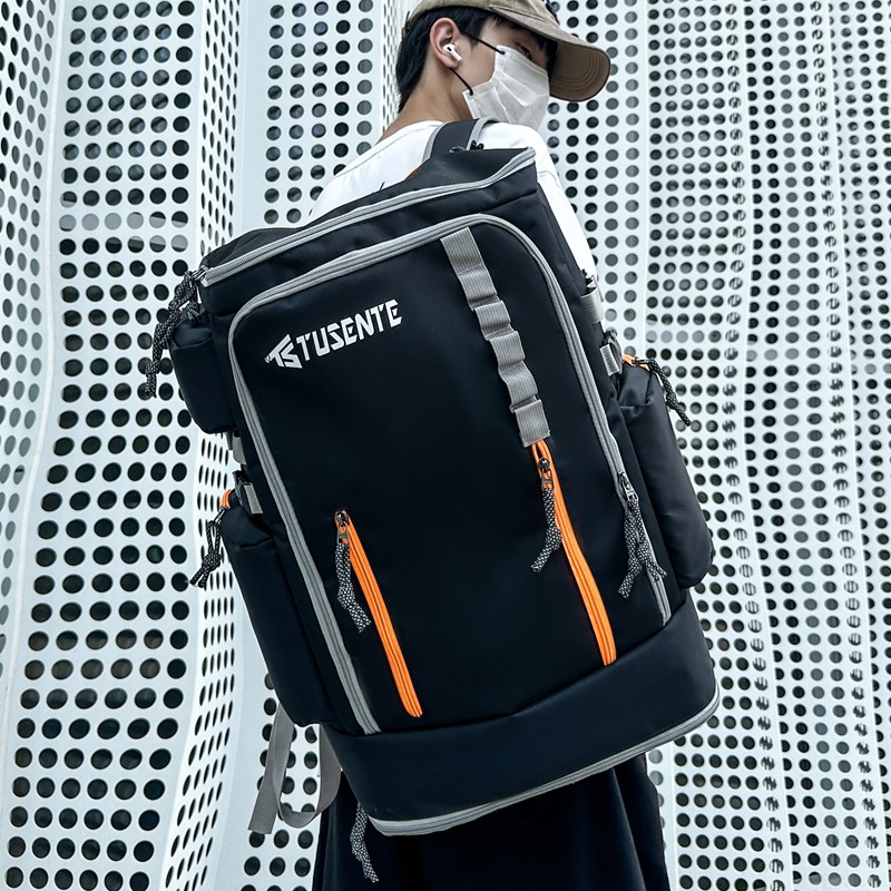 New high-appearation-level multi-purpose mountaineering travel backpack, couple sports, outdoor picnic, commuting large-capacity backpack full figure