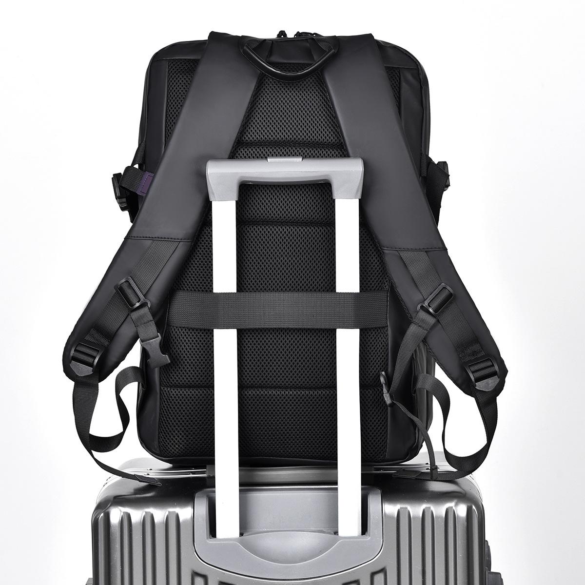 New urban commuting bags, large-capacity and lightweight backpacks, sports and leisure backpacks, outdoor travel bags, and cycling storage Application Scenario