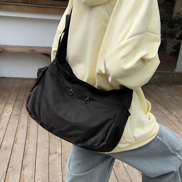 Nylon bag women's crossbody bag 2023 new trendy large bag, student casual single-shoulder large capacity, Korean version commuting single-shoulder details Picture