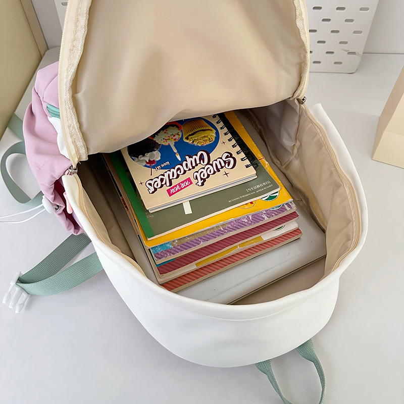 This new high-appearance-level college style backpack for junior and senior high school students is fresh, cute, casual, simple, lightweight and has a large capacity Application Scenario