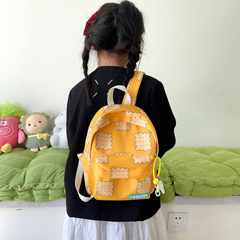 Korean-style fashionable, cute and stylish girl backpack, versatile children's cartoon schoolbag, casual spring outing backpack full figure