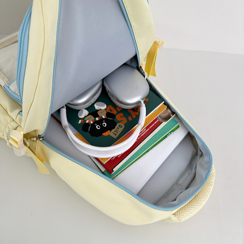 A new Japanese-style bag with a high level of appearance, fresh and sweet, transparent and airy after-school bag, a lightweight and large-capacity backpack for junior and senior high school students Application Scenario