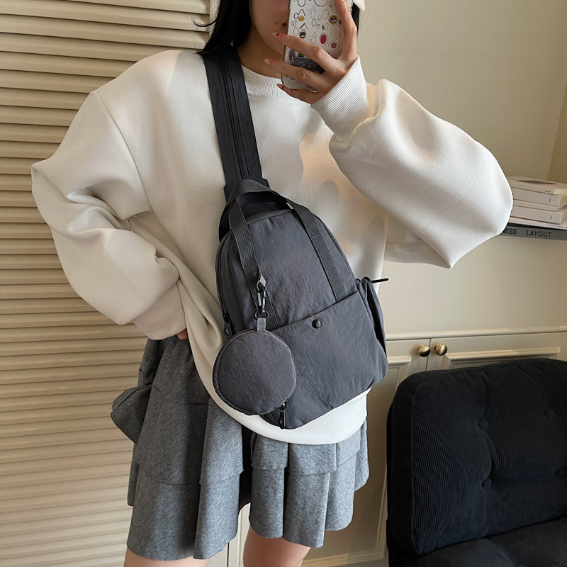 A stylish and lightweight backpack for women, a Korean-style casual three-purpose backpack, a multi-functional chest bag and a travel bag details Picture