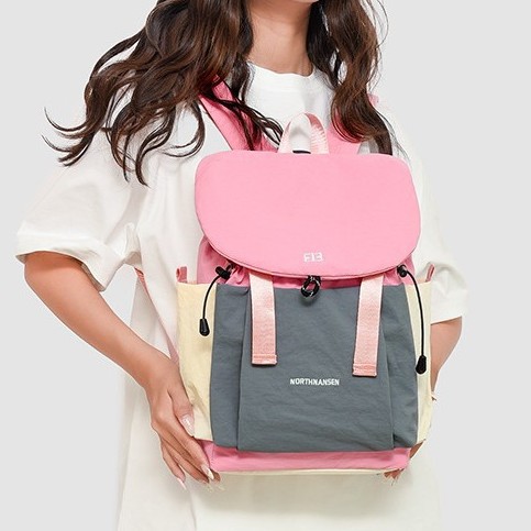 Japanese-style Oxford fabric backpacks for women, lightweight and color-blocking travel bags, student commuting schoolbags, large-capacity and versatile computer bags full figure