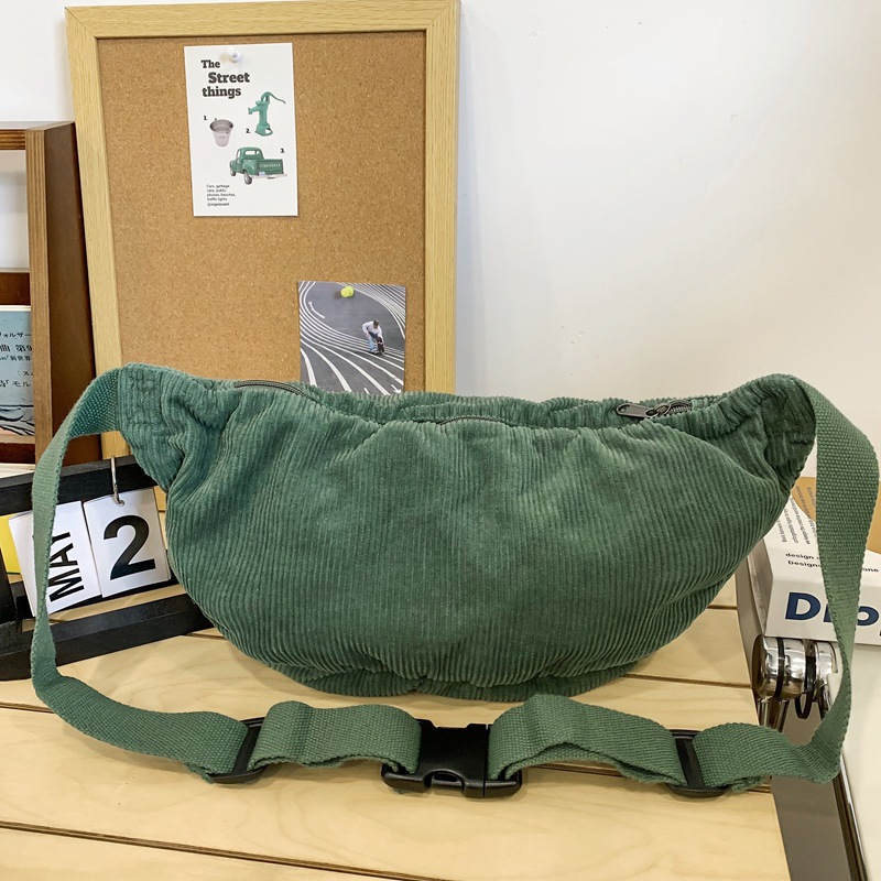 Laid-back style corduroy bag, men's large-capacity crossbody bag, trendy chest bag, Japanese student backpack, retro casual single-shoulder bag Specification drawing
