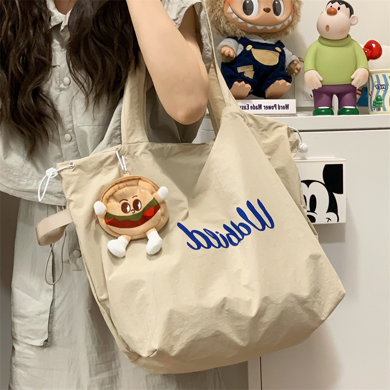 Korean-style printed bag for female college students on Instagram, large-capacity casual and versatile 2024 new commuter single-shoulder tote bag full figure