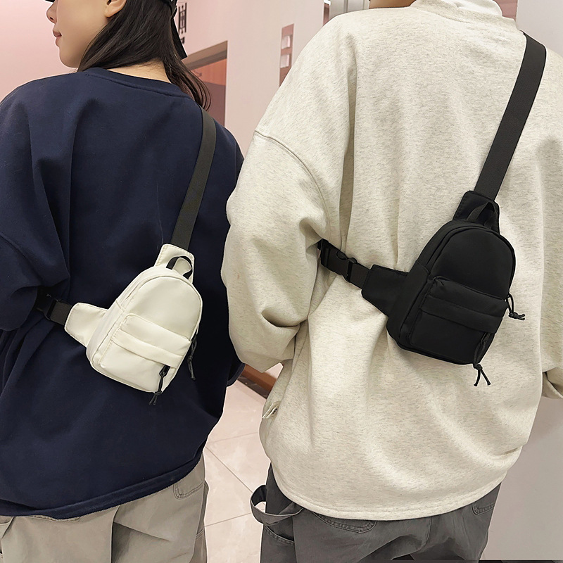 In 2025, a new high-appeartion-level chest bag, a versatile, casual and simple single-shoulder bag, a lightweight outdoor travel bag, and a niche backpack details Picture