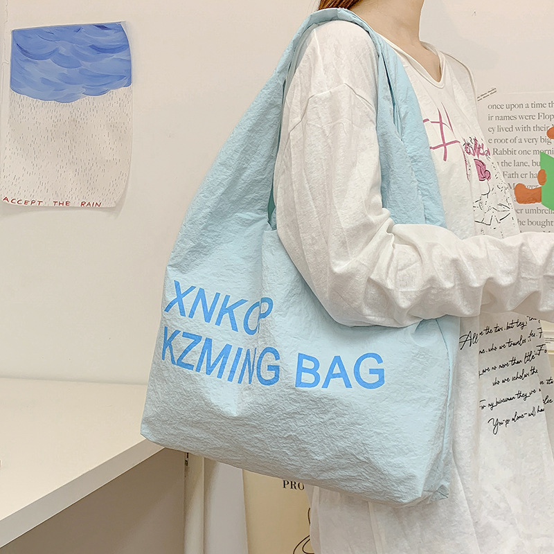 A new Korean-style ins high-look, fresh and sweet macaron-colored letter crossbody bag, casual, simple and lightweight crossbody bag details Picture