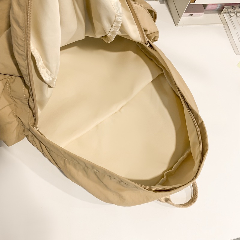 A new minimalist backpack with a Korean niche design, versatile travel backpack, lightweight solid color and large capacity student schoolbag Application Scenario