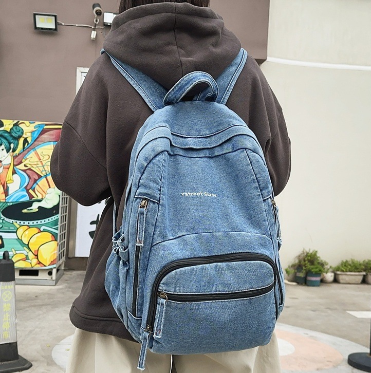 A laid-back Japanese and Korean denim backpack. It's a casual schoolbag for junior high school students and a commuting campus backpack for college students full figure
