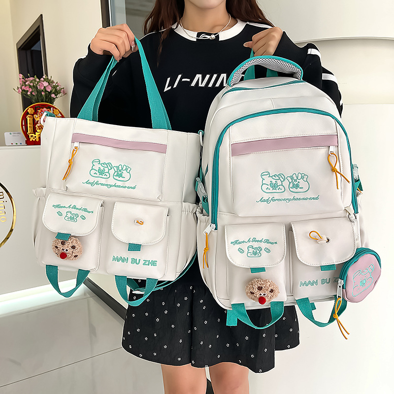 This Japanese-style ins schoolbag is versatile and cute in contrasting colors. It's a two-piece backpack set for primary and secondary school students in grades three to six full figure