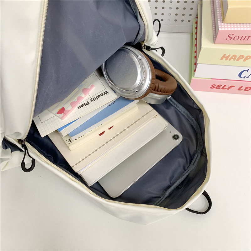 A new Korean-style Instagram backpack with a high aesthetic level and niche design. It is a simple and large-capacity backpack in solid colors for junior and senior high school students Application Scenario
