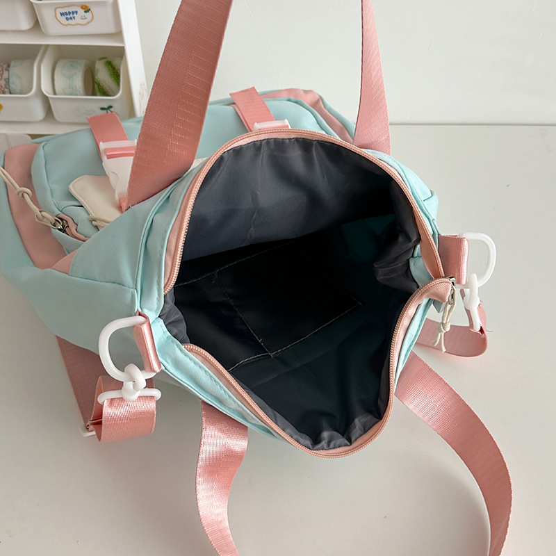 A color-blocking, versatile, high-appeartion-level crossbody bag for women, a new forest-themed tote bag for primary school students, a cute and lightweight after-school bag Application Scenario