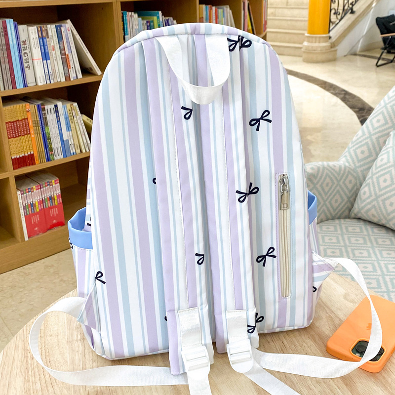 Forest-style ins soft girl backpack for junior high school students, large-capacity casual backpack, versatile color contrast school style schoolbag Application Scenario