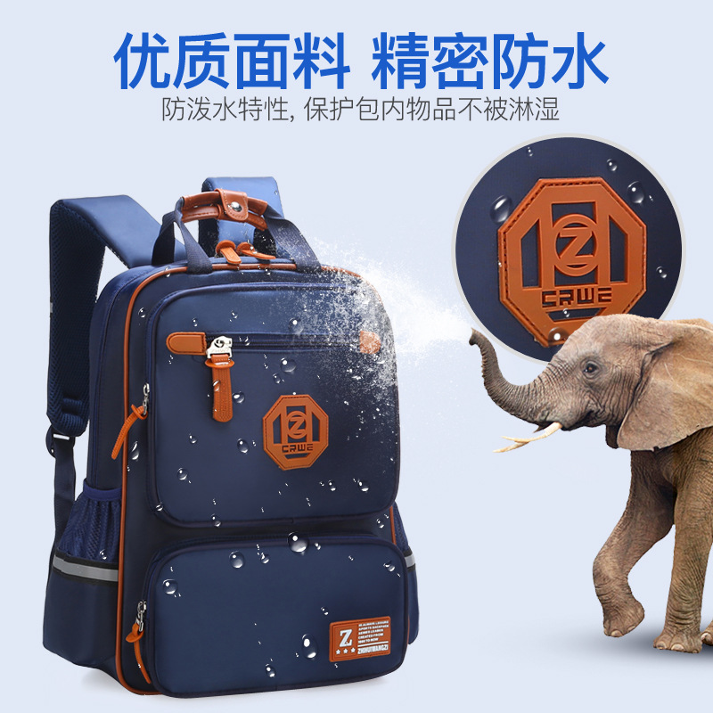The new British-style backpacks for primary and secondary school students are large-capacity, featuring printed words and logos on both shoulders for boys and girls Specification drawing