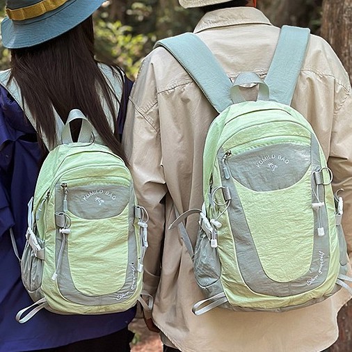A new high-appearance-level, fresh and sweet, color-blocking mini backpack from Forest-themed ins, a couple's hiking and travel backpack full figure