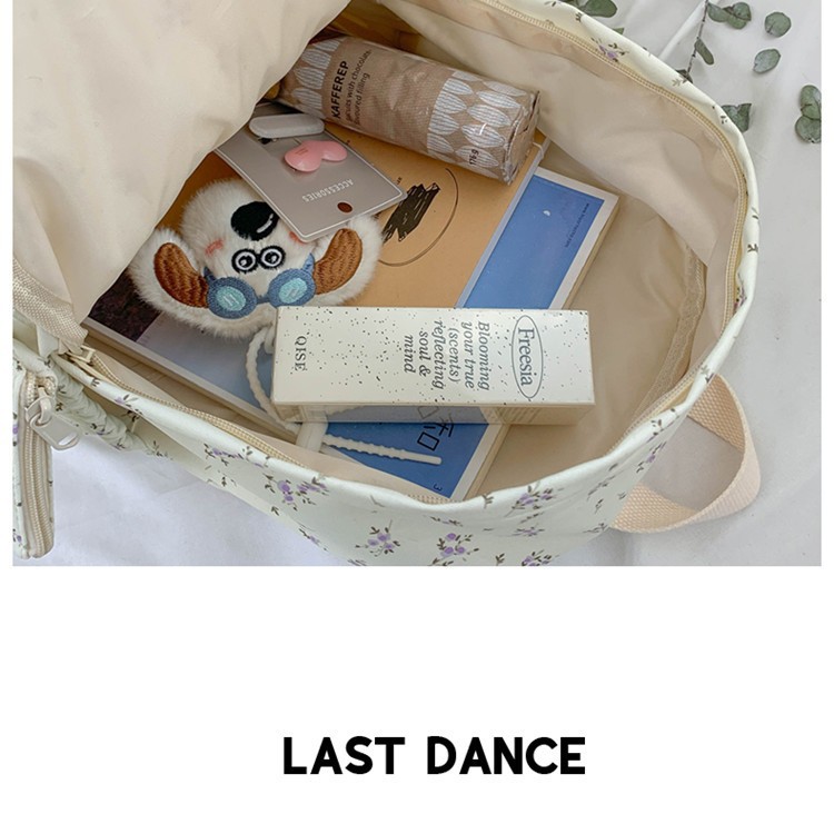 The new 2025 fresh and cute floral backpack is a simple, lightweight and versatile large-capacity backpack for high school and junior high school students, suitable for daily commuting Application Scenario