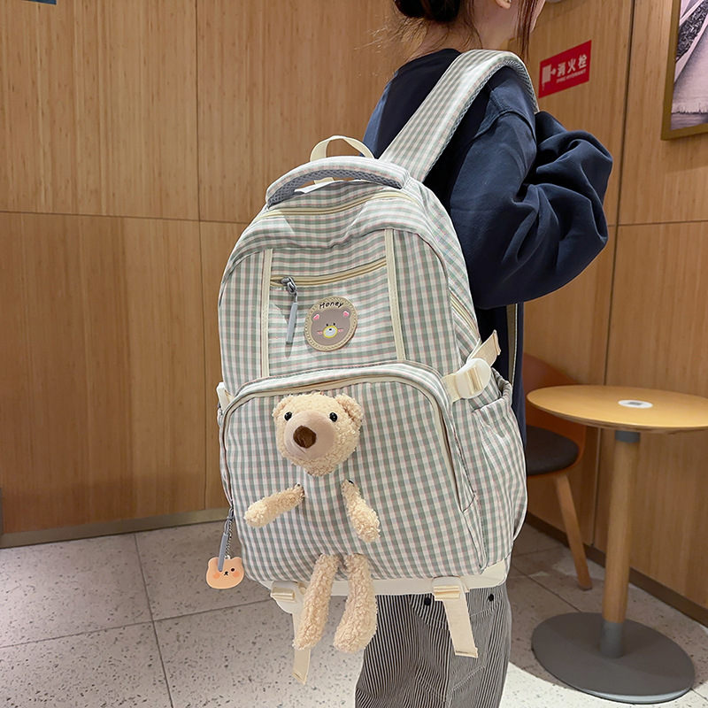 A new high-appearance-level Japanese-style fresh, sweet and cute bear backpack, a lightweight and large-capacity backpack for junior and senior high school students full figure