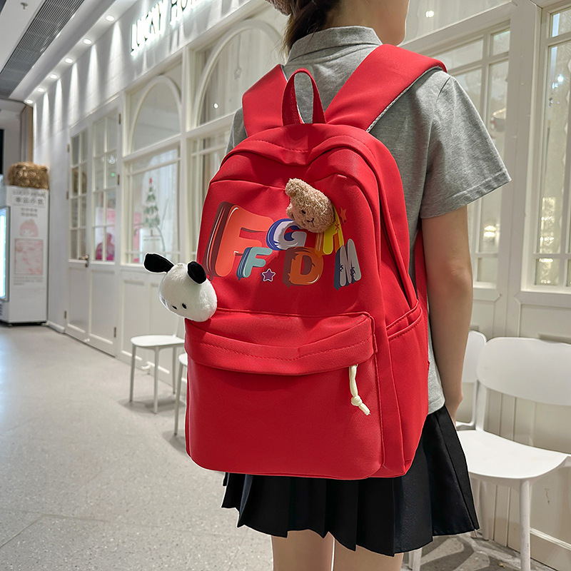 A sweet girl with a high level of appearance and a Japanese-style ins academy style, a cute backpack with contrasting color letters, and a boy with a schoolbag for primary and secondary school students details Picture