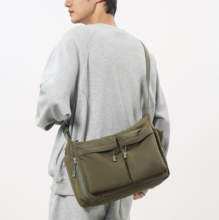 Single-shoulder bag for men and women, Japanese-style casual large-capacity men's crossbody bag, sports commuting backpack, portable messenger bag for going out full figure