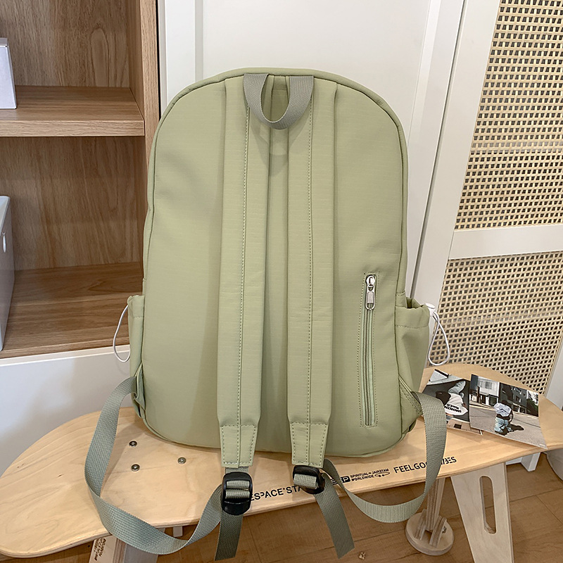 The new Japanese-style simple and lightweight college student backpack is versatile, with a high appearance level and large capacity. It is a solid color backpack for casual travel Specification drawing