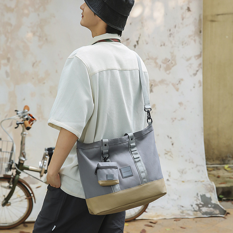 A new high-end, retro, casual, fashionable and versatile nylon bag for couples, a large-capacity outdoor commuting crossbody bag details Picture