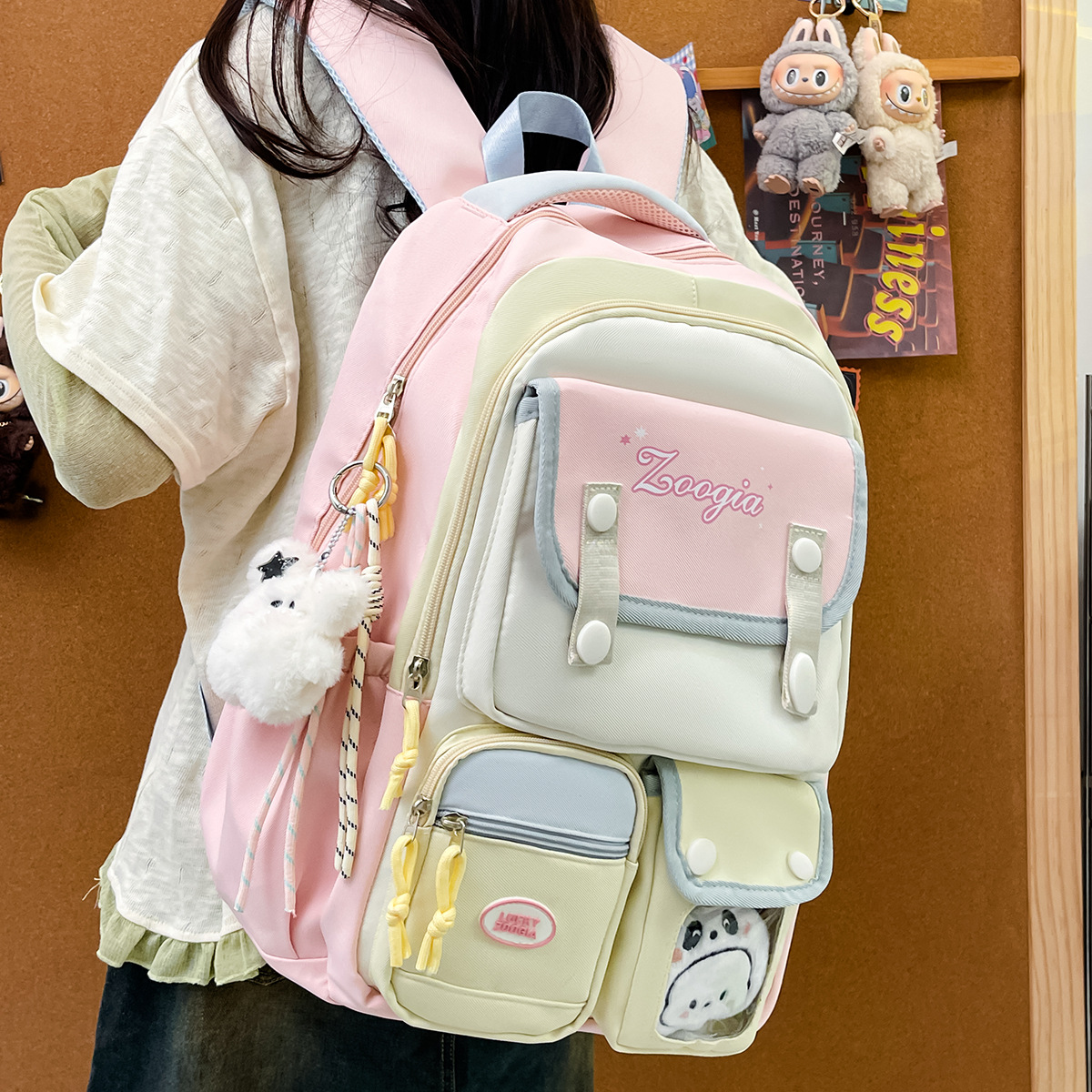 This is a cute schoolbag with a high level of appearance and an ins school style. It is a sweet and adorable backpack for primary and secondary school students with contrasting colors and multiple layers details Picture