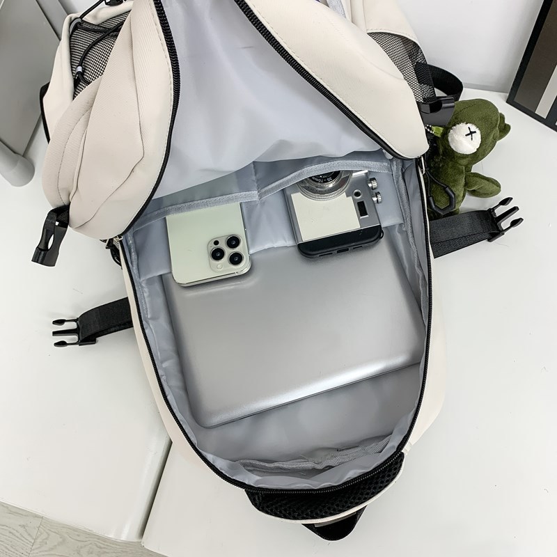 Japanese-style retro workwear, cool and large-capacity schoolbag for junior and senior high school students, versatile casual couple outdoor travel backpack Application Scenario