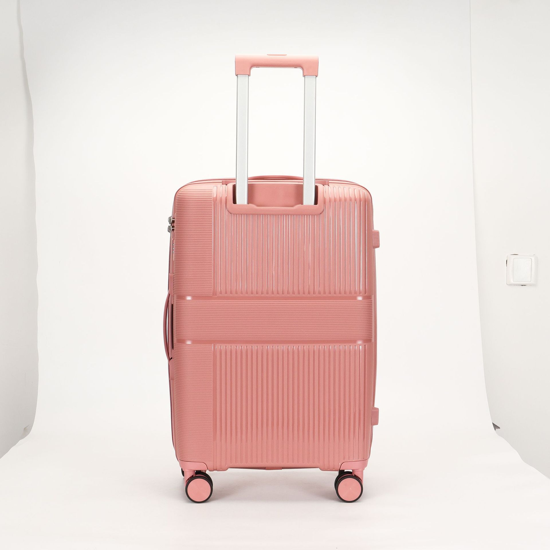 PP suitcase handle case, 20, 24, 28 inch three-piece set, large capacity combination case, swivel wheel durable carry-on suitcase Application Scenario