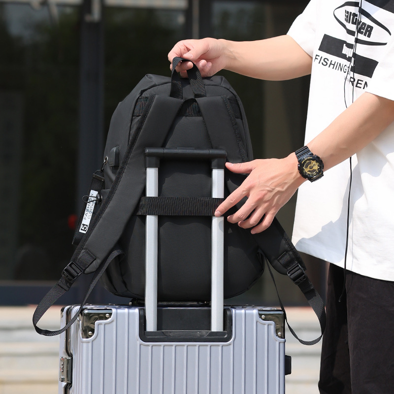 Computer backpack for men, large capacity, high-end feel, commuting and business travel backpack, light and casual backpack Application Scenario