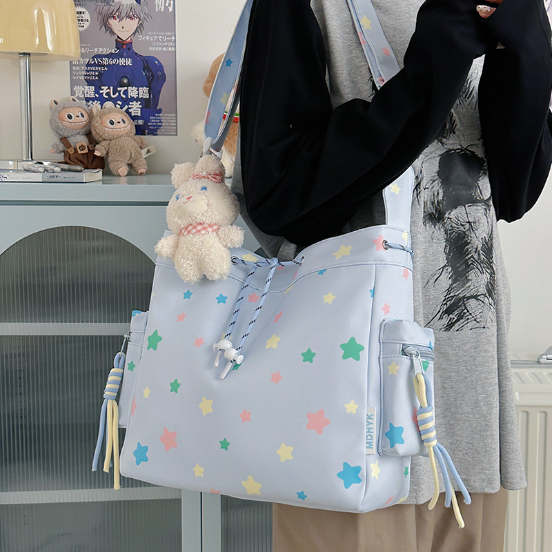 A new Japanese brand with a high level of appearance, fresh, sweet and cute star-shaped crossbody bag, simple and lightweight for girls, and a crossbody bag for after-school tutoring details Picture