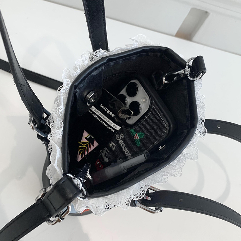 The new autumn mobile phone bag features a niche design and is a denim bucket small bag. It's a retro and versatile hand-held crossbody bag for women in 2024 Application Scenario