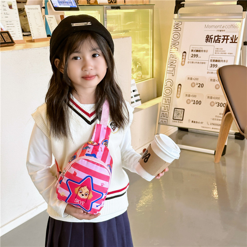 Children's bags, cute and playful star prints, baby coin purs, mother and baby supplies, new foreign trade boys' and girls' chest bags Application Scenario