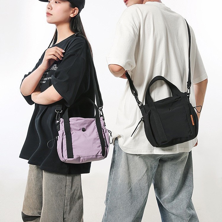 The Korean version of the Instagram minimalist large-capacity crossbody bag is versatile for commuting, work, and school. It is a single-shoulder bag and a small crossbody bag for outdoor sports full figure
