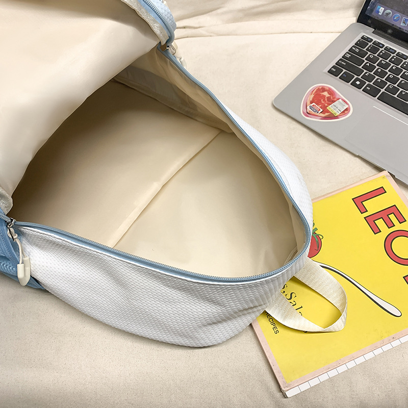 New Korean-style color-blocking schoolbag for college students, a niche high-appeartion-level campus single-shoulder bag, and a versatile backpack for casual commuting Application Scenario