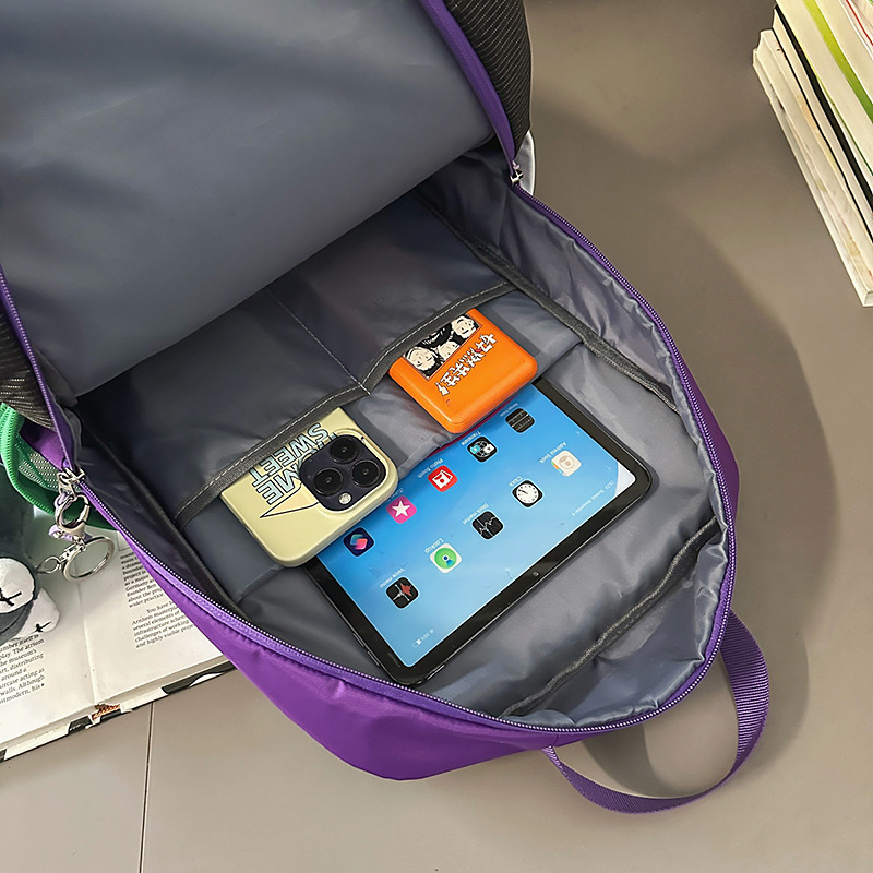 A new high-appeal, fresh and color-blocking travel bag from Forest-themed ins, a couple's lightweight backpack for mountain climbing and spring outings Application Scenario