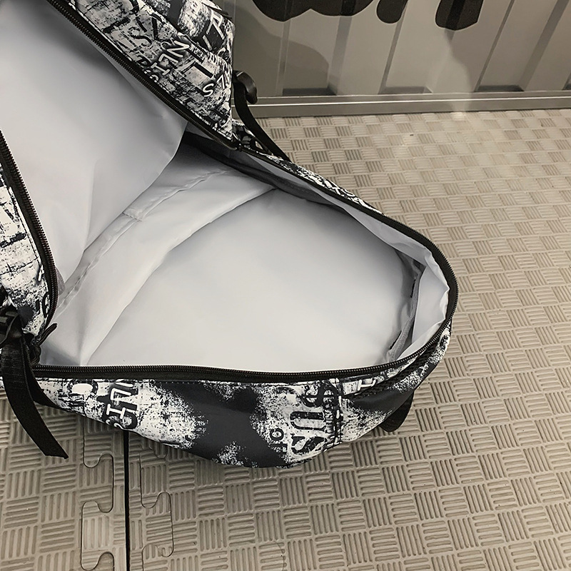 A new type of schoolbag for boys, featuring a unique, trendy and cool graffiti style. It is a large-capacity, lightweight backpack for primary and secondary school students in grades 3 to 6 Specification drawing
