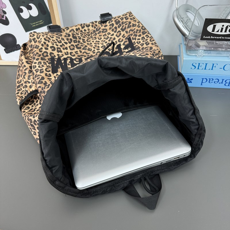 2025 New retro plush leopard print shoulder bag, casual large-capacity commuter bag, tote bag, fashionable bucket bag for women Application Scenario