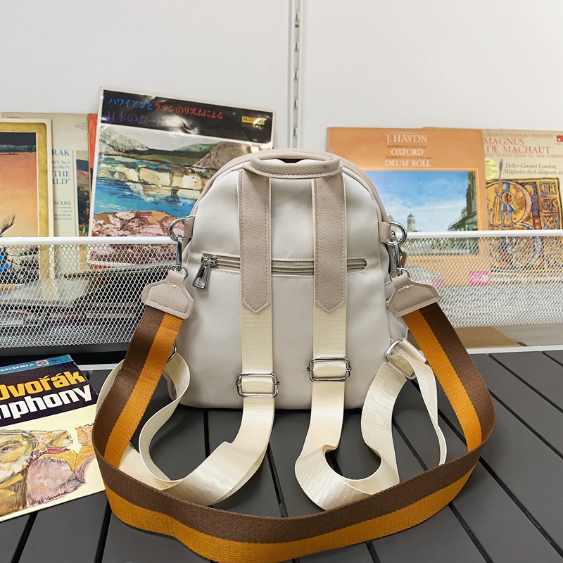Japanese-style InS-style solid color simple mini college student backpack, versatile and lightweight backpack for commuting, Korean-style single-shoulder bag Application Scenario