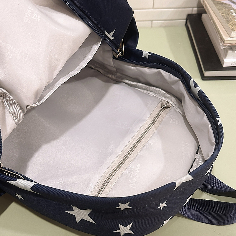The new InS-style ultra-light travel backpack is versatile, a niche schoolbag for junior and senior high school students, and a large-capacity, lightweight commuting bag Application Scenario