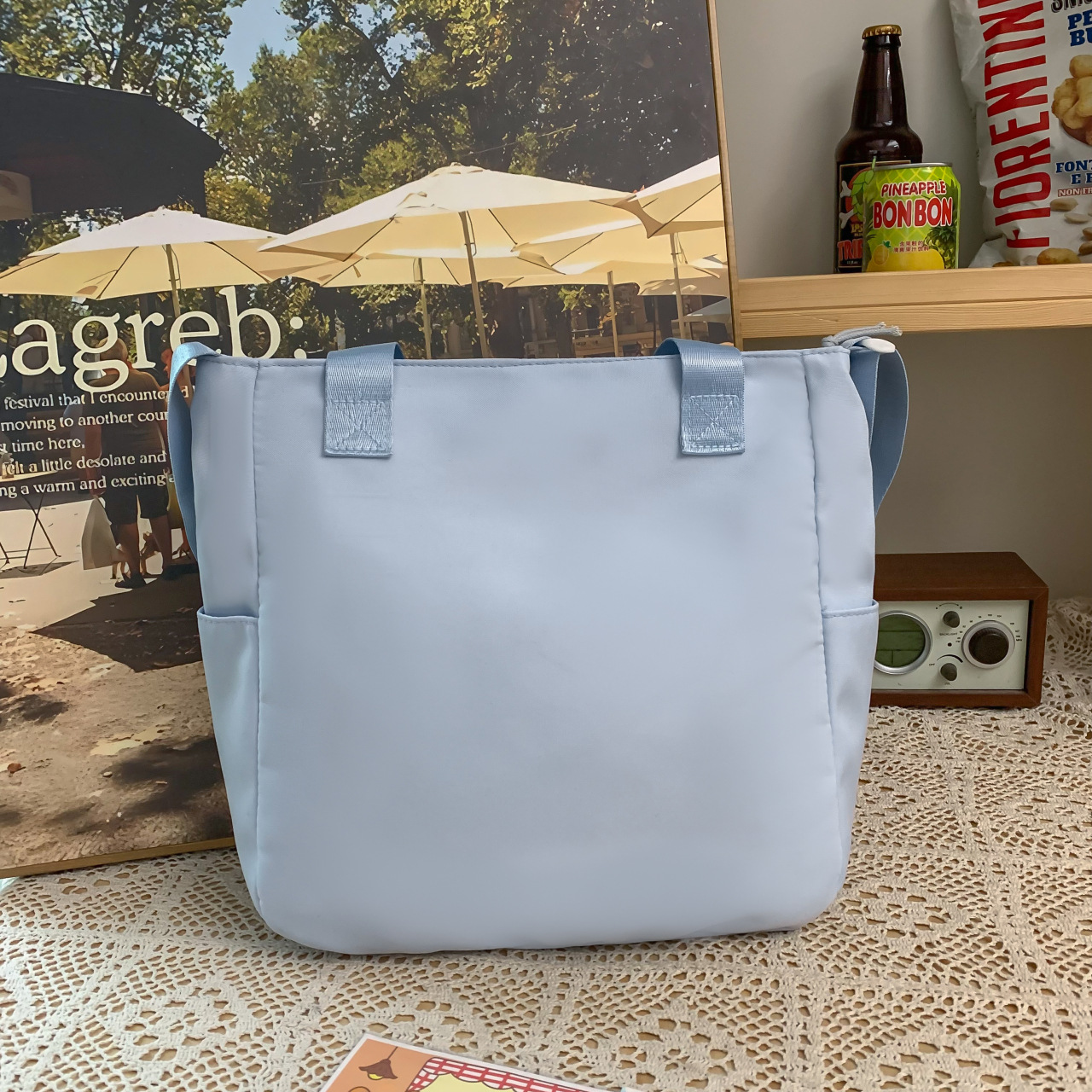 This crossbody bag is a cute bag for girls and primary and secondary school students in grades three to six to take extra lessons. It has a high level of appearance and is a Japanese-style Instagram sweet single-shoulder bag Specification drawing