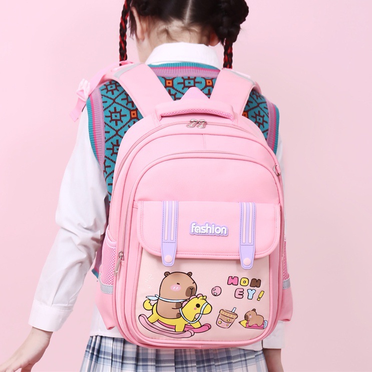 New cute cartoon kindergarten schoolbags, trendy and fashionable children's bags, and fashionable backpacks for boys and girls full figure