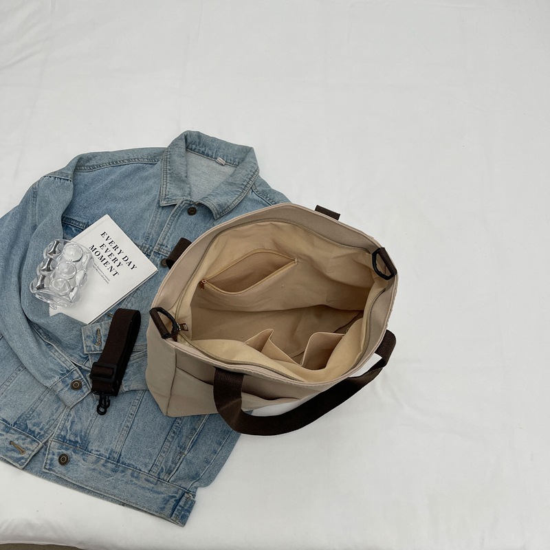Canvas bag for women, large-capacity 2024 new style, fashionable and versatile single-shoulder bag, simple and elegant, tote bag for class and commuting Application Scenario