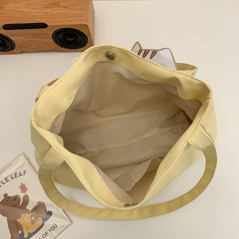 Large-capacity cat bag for women, 2024 new ins Japanese style versatile cartoon shoulder bag, student tote bag for class Application Scenario