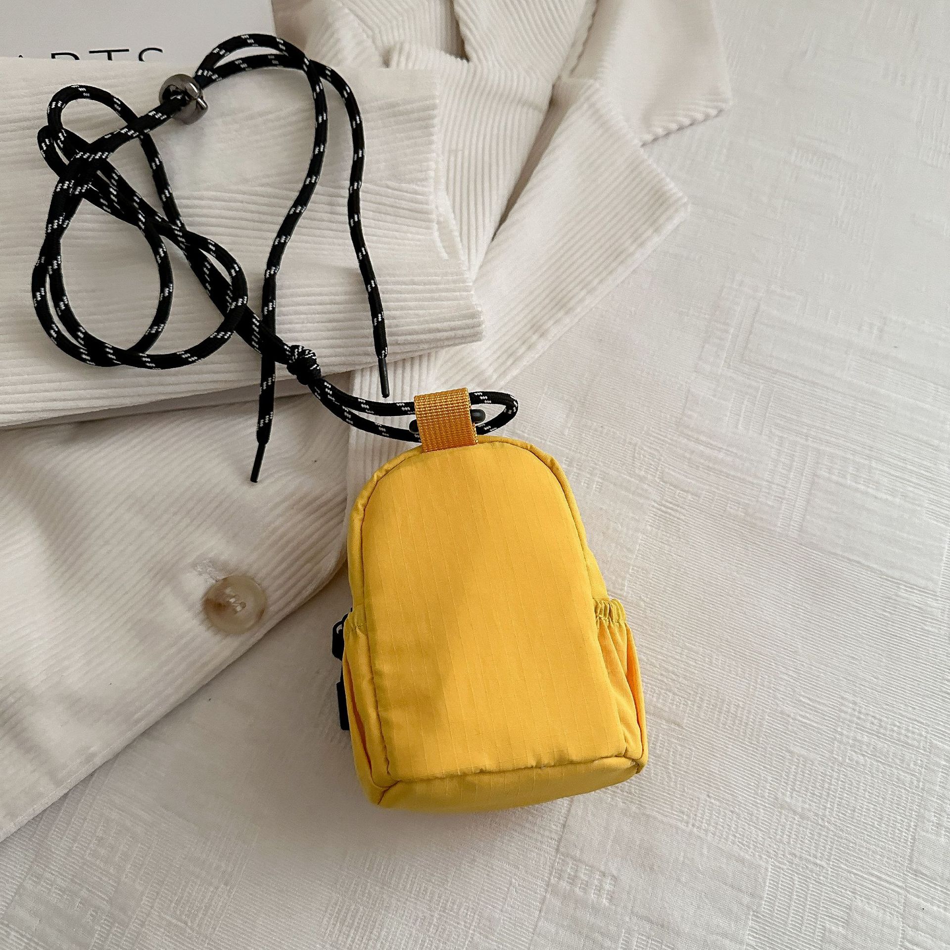 The 2025 new stylish, casual, versatile travel and sports solid color nylon hand-carry and crossbody simple phone bag will charm you Specification drawing