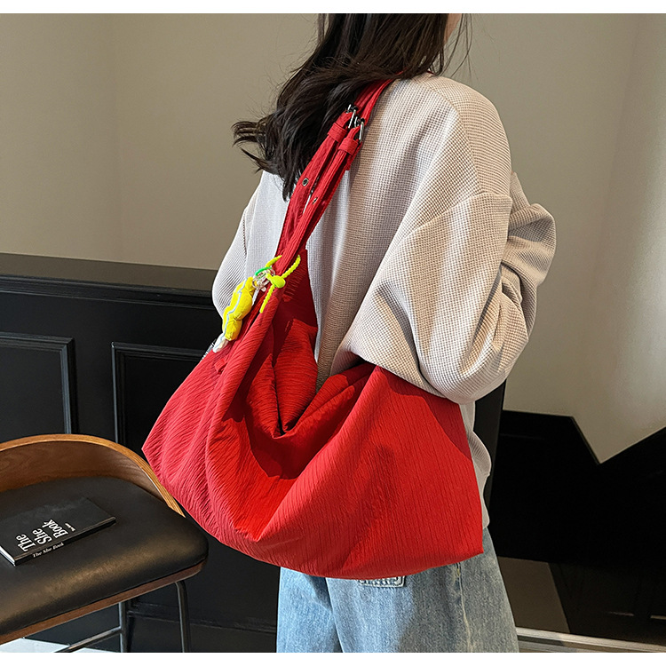 Lazy style large-capacity bag, summer pleated solid color single-shoulder bag, versatile commuting underarm bag, casual and simple tote bag details Picture