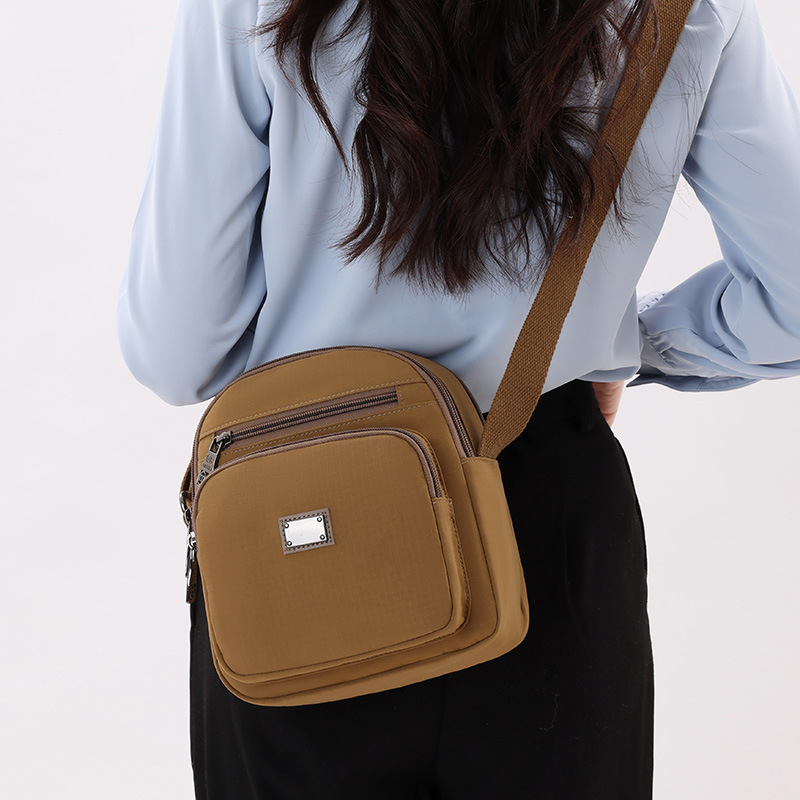 2025 New Korean-style fashionable and versatile single-shoulder bag, multi-compartment crossbody bag, large-capacity casual, simple and lightweight backpack details Picture
