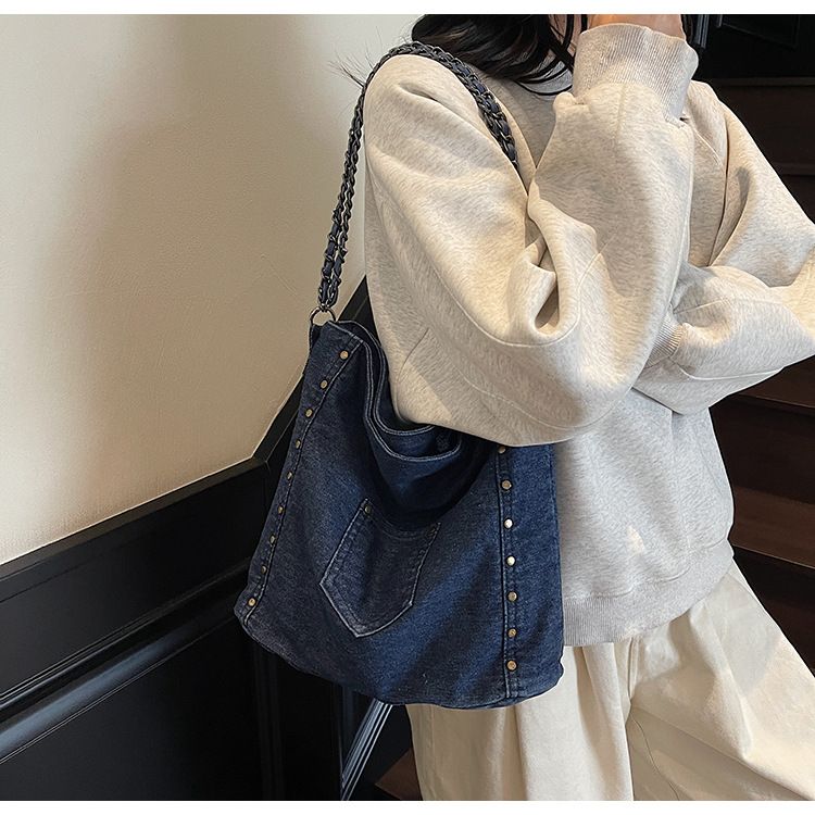 Hong Kong-style retro versatile denim crossbody bag, large capacity, fashionable and artistic student workwear style single-shoulder tote dumpling bag full figure