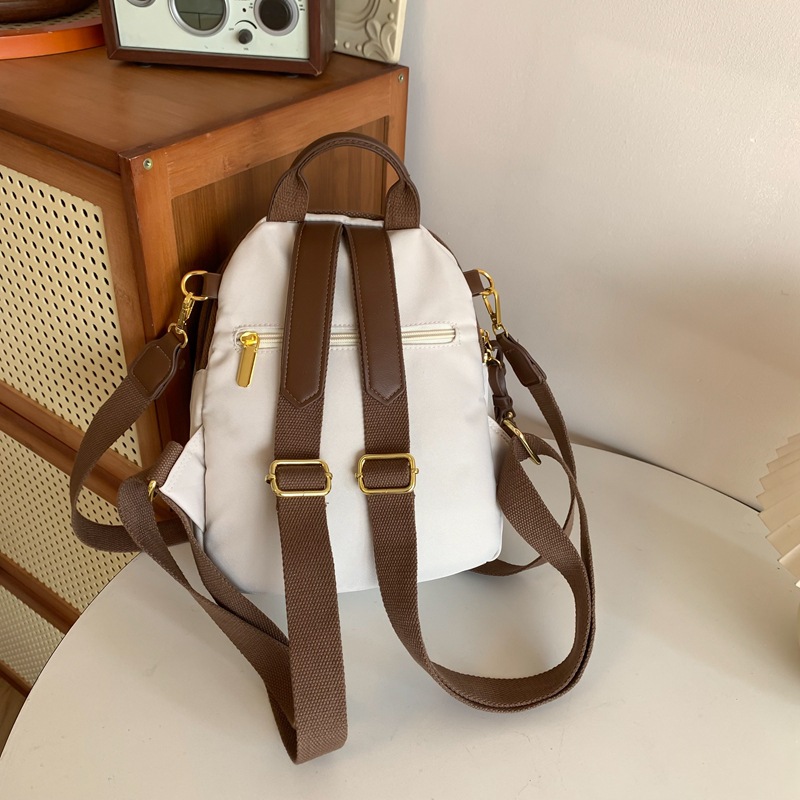 A lightweight mini backpack with high aesthetic standards from Europe and America, a simple and casual backpack for commuting, outdoor travel and outings Specification drawing
