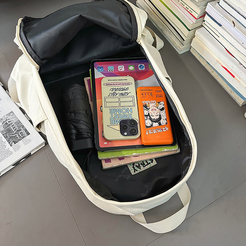 A new solid-color high-end backpack from the Korean version of ins, a large-capacity, casual and simple travel bag for junior and senior high school students Application Scenario